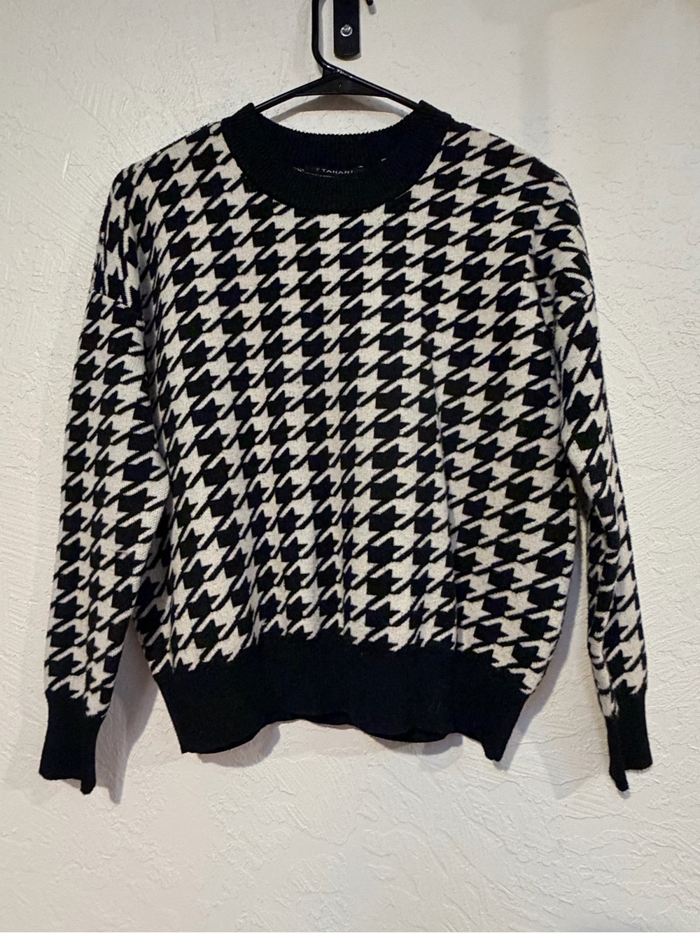 T Tahari Black & White Houndstooth Crewneck Sweater